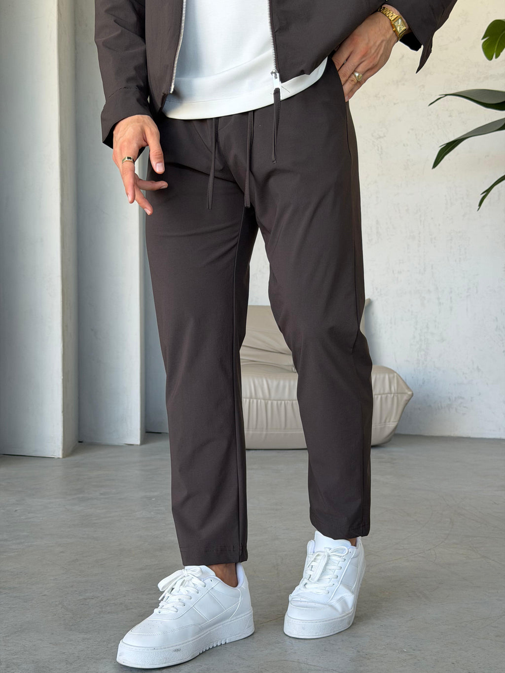 Tech Fabric Zip-Up Jacket & Trousers Set - BROWN