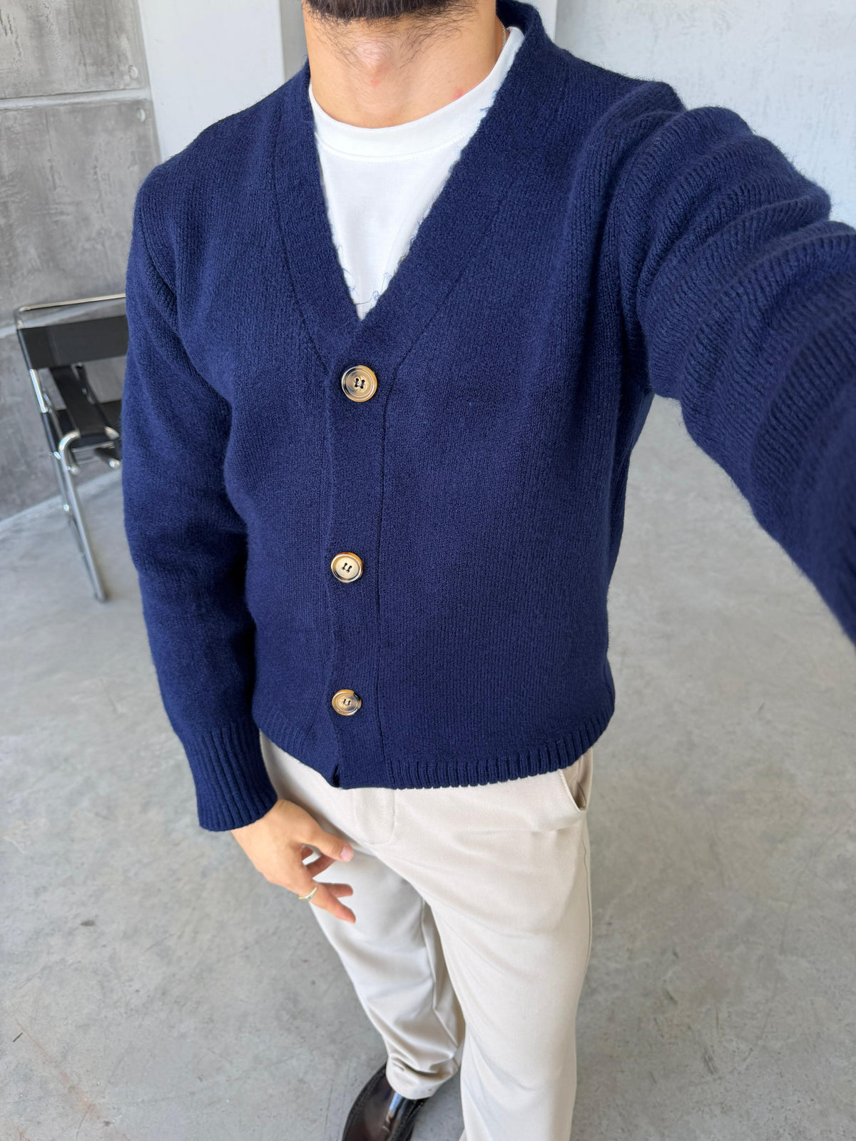 Buttoned Knit V-Neck Cardigan - Navy