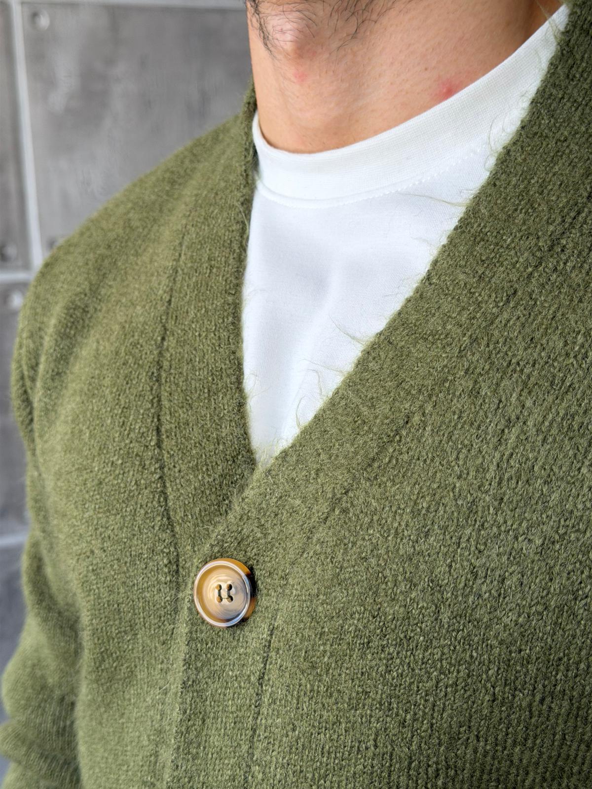 Buttoned Knit V-Neck Cardigan - GREEN