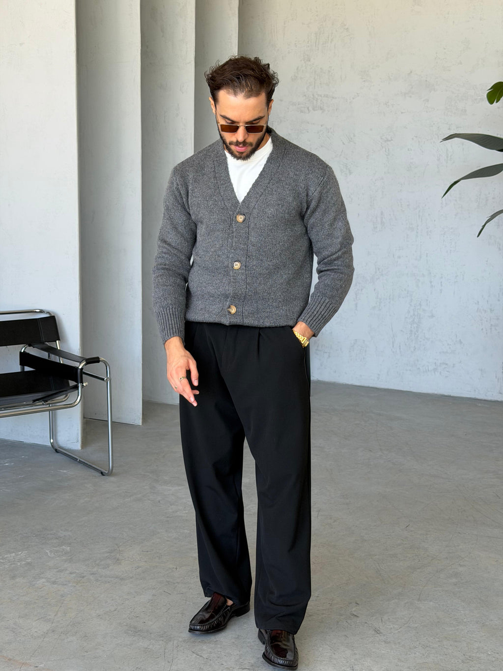 Buttoned Knit V-Neck Cardigan - GREY
