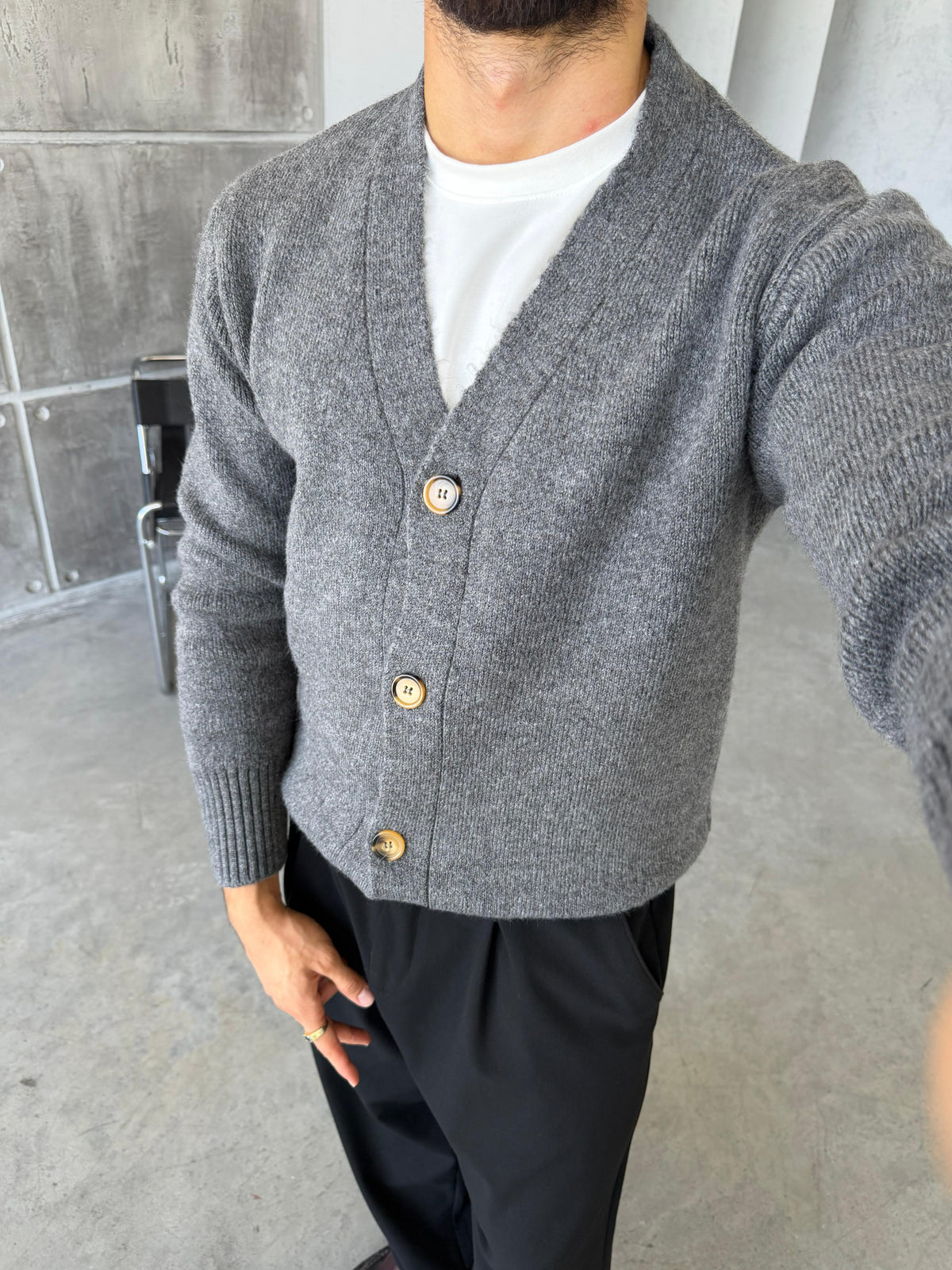 Buttoned Knit V-Neck Cardigan - GREY