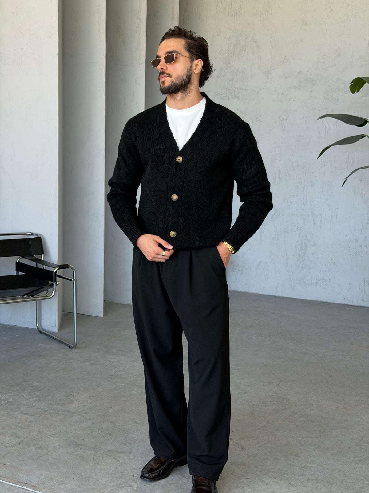 Buttoned Knit V-Neck Cardigan - BLACK