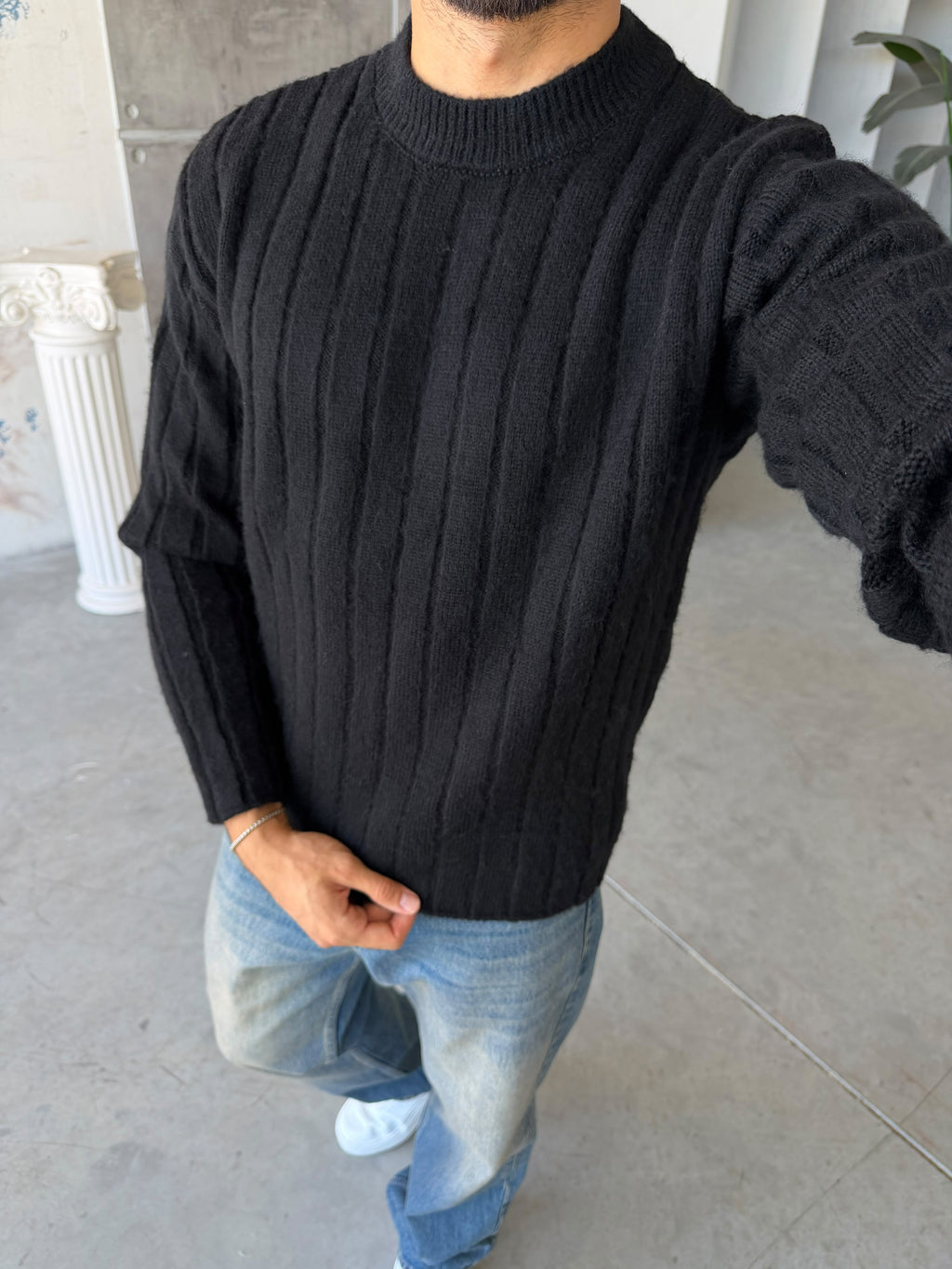 Ribbed Knit Sweater – Black