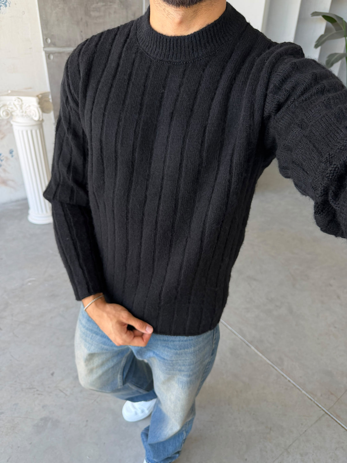 Ribbed Knit Sweater – Black