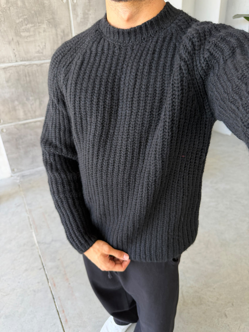 Raglan Sleeve Ribbed Knit Sweater – Black