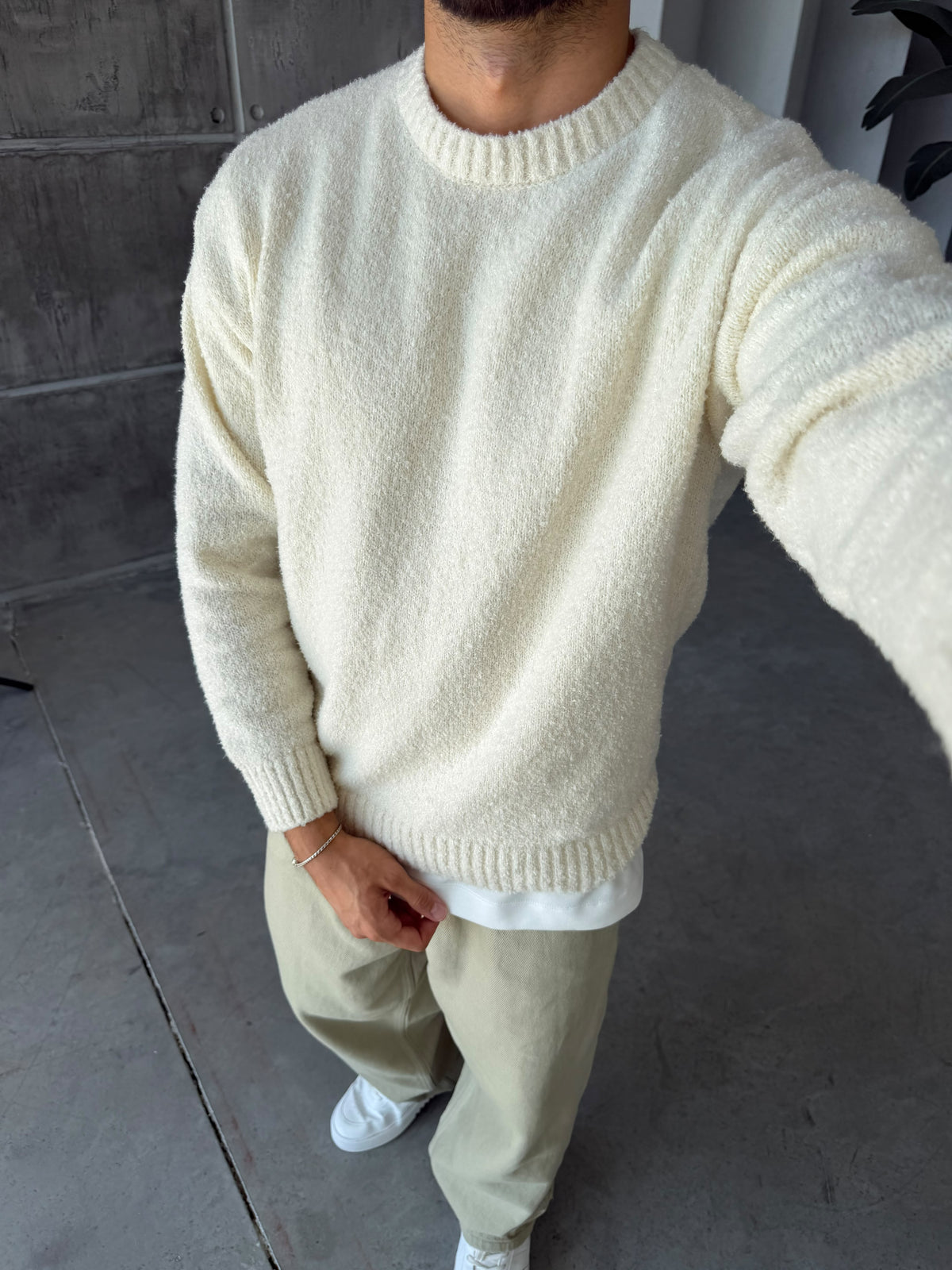 Soft Textured Bouclé Knit Sweater – Ecru