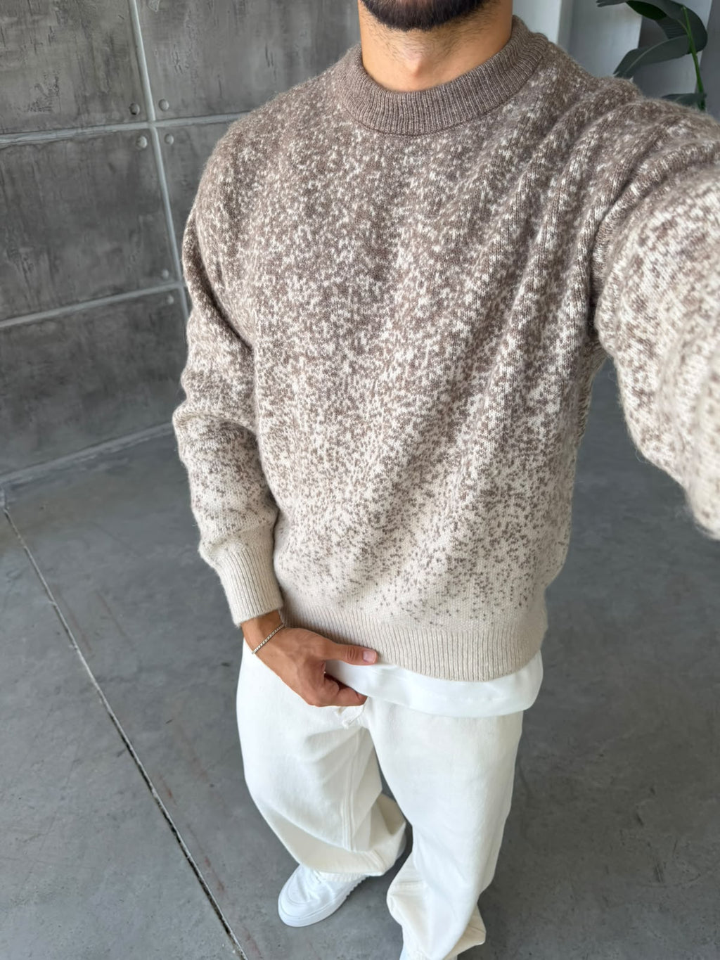 Gradient Pattern Crew Neck Knit Sweater – Brown