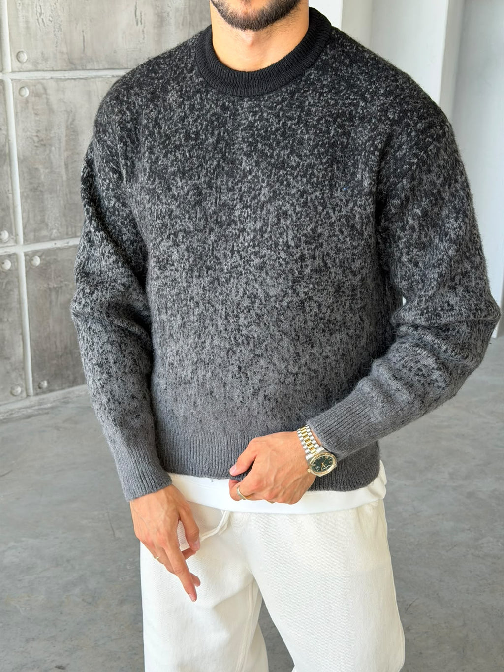 Gradient Pattern Crew Neck Knit Sweater – Black