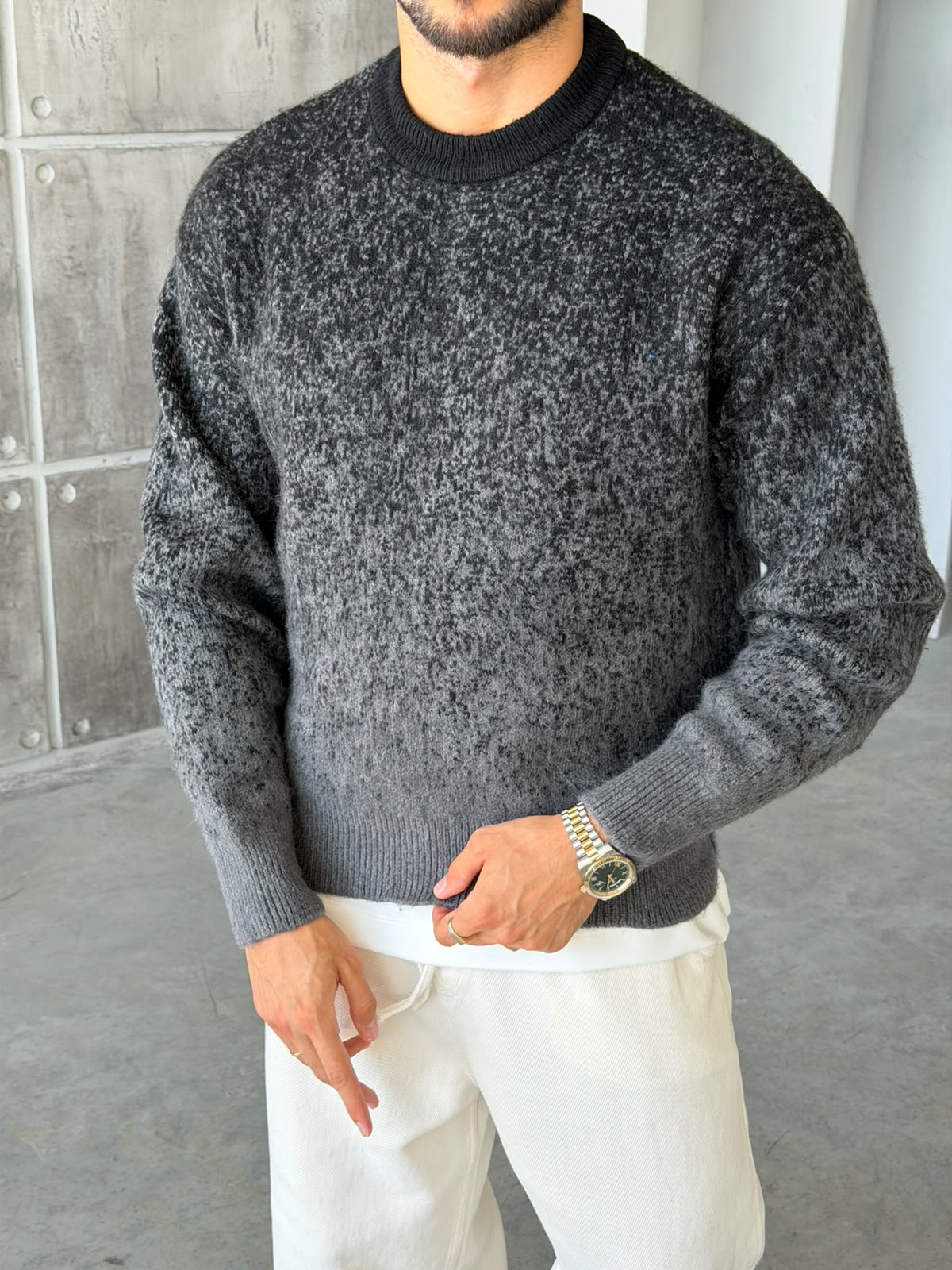 Gradient Pattern Crew Neck Knit Sweater – Black