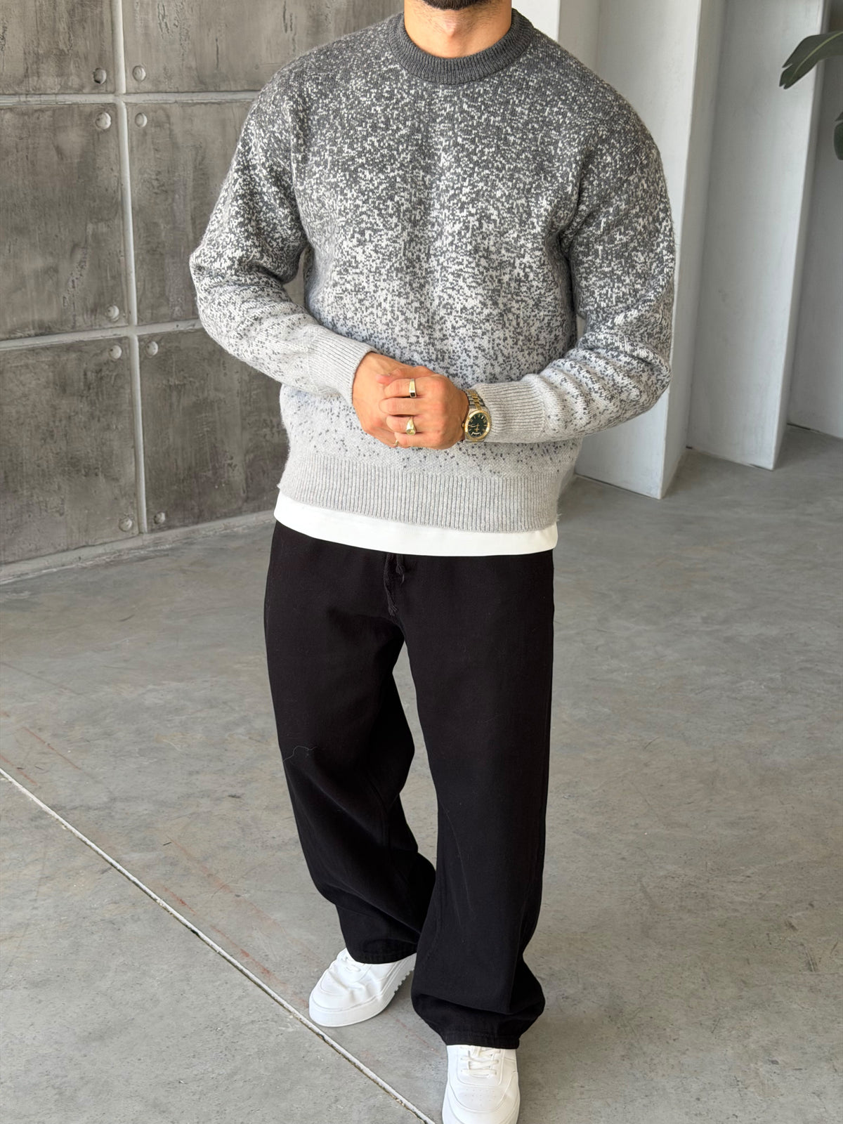 Gradient Pattern Crew Neck Knit Sweater – Grey