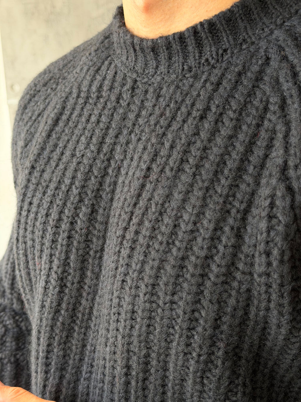 Raglan Sleeve Ribbed Knit Sweater – Black