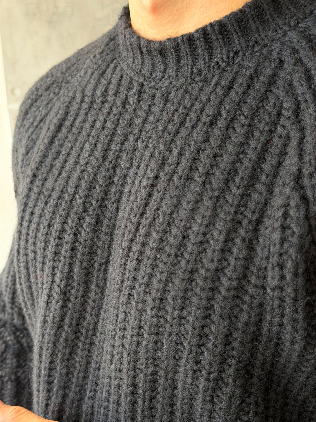 Raglan Sleeve Ribbed Knit Sweater – Black