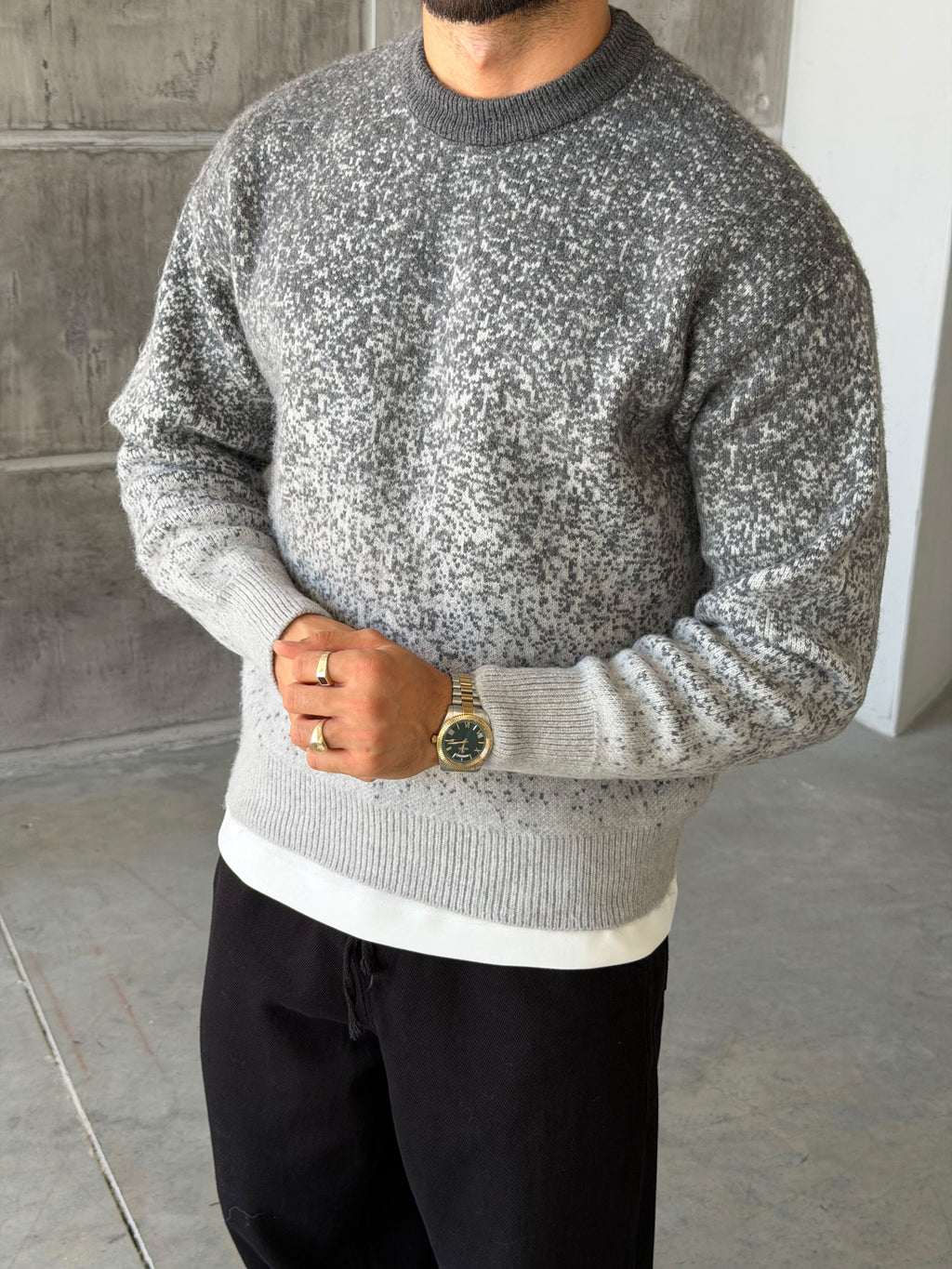 Gradient Pattern Crew Neck Knit Sweater – Grey