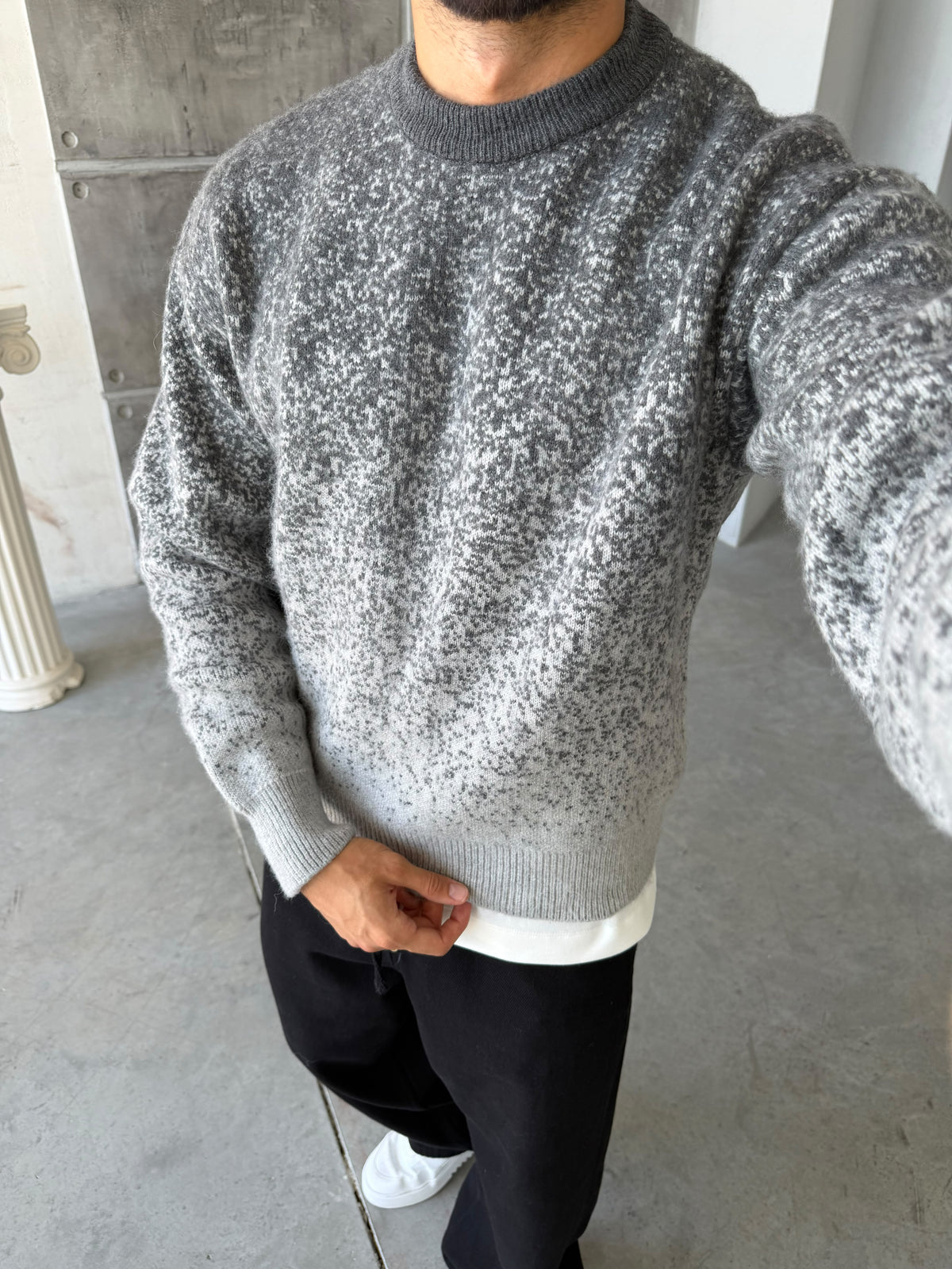 Gradient Pattern Crew Neck Knit Sweater – Grey