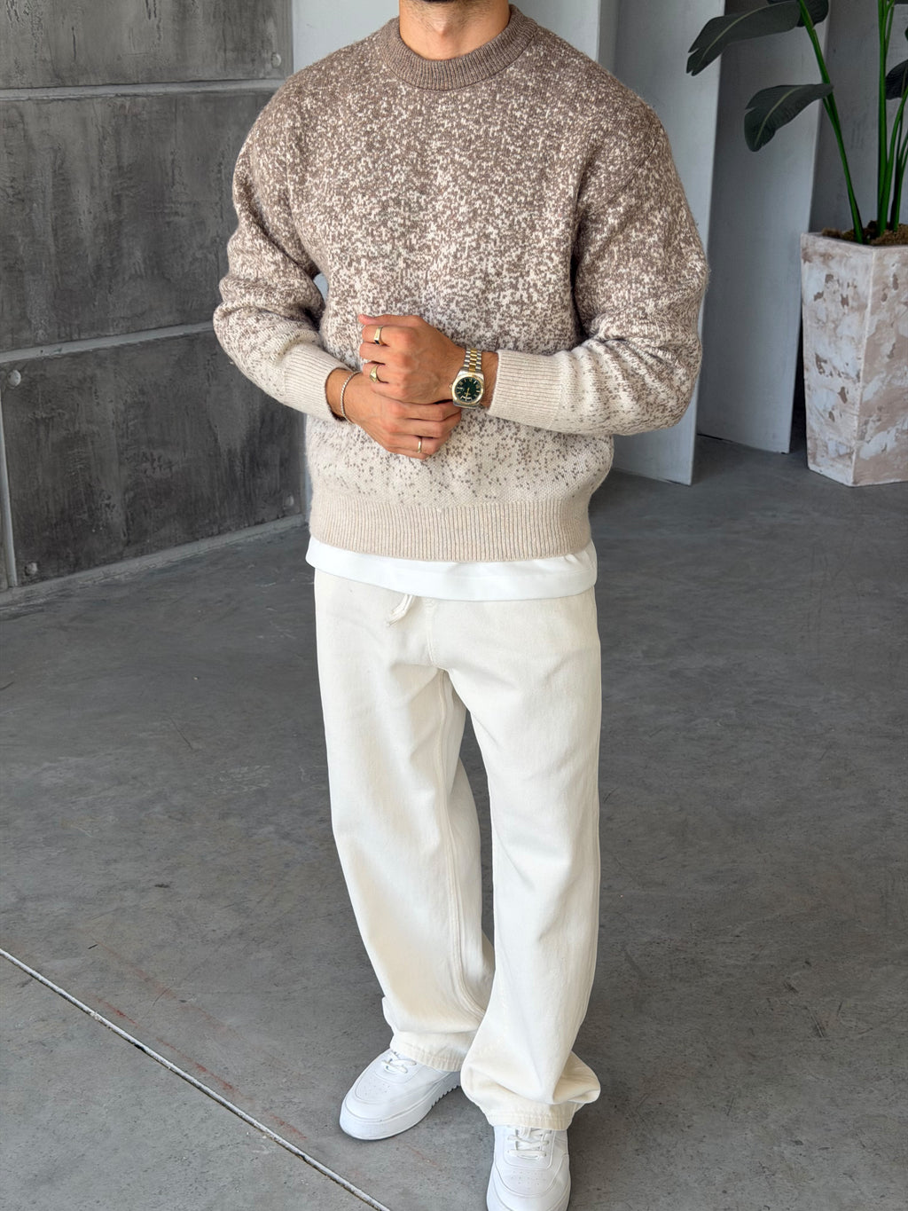 Gradient Pattern Crew Neck Knit Sweater – Brown