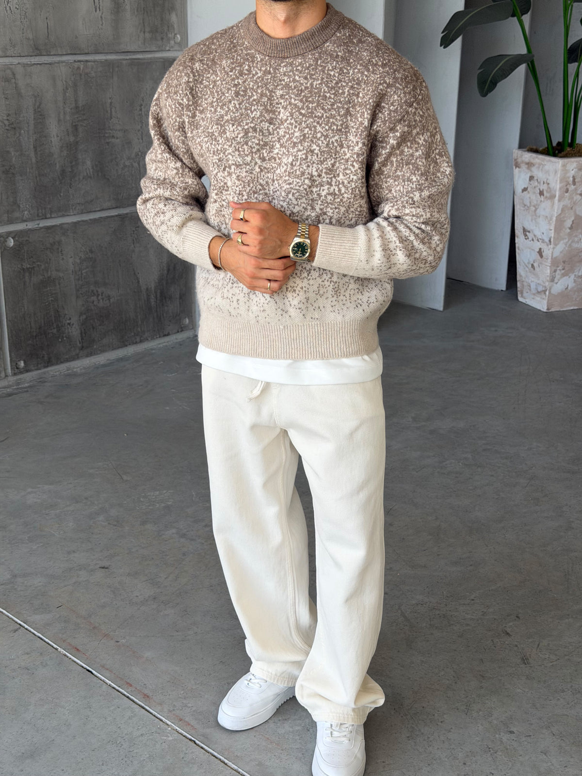 Gradient Pattern Crew Neck Knit Sweater – Brown