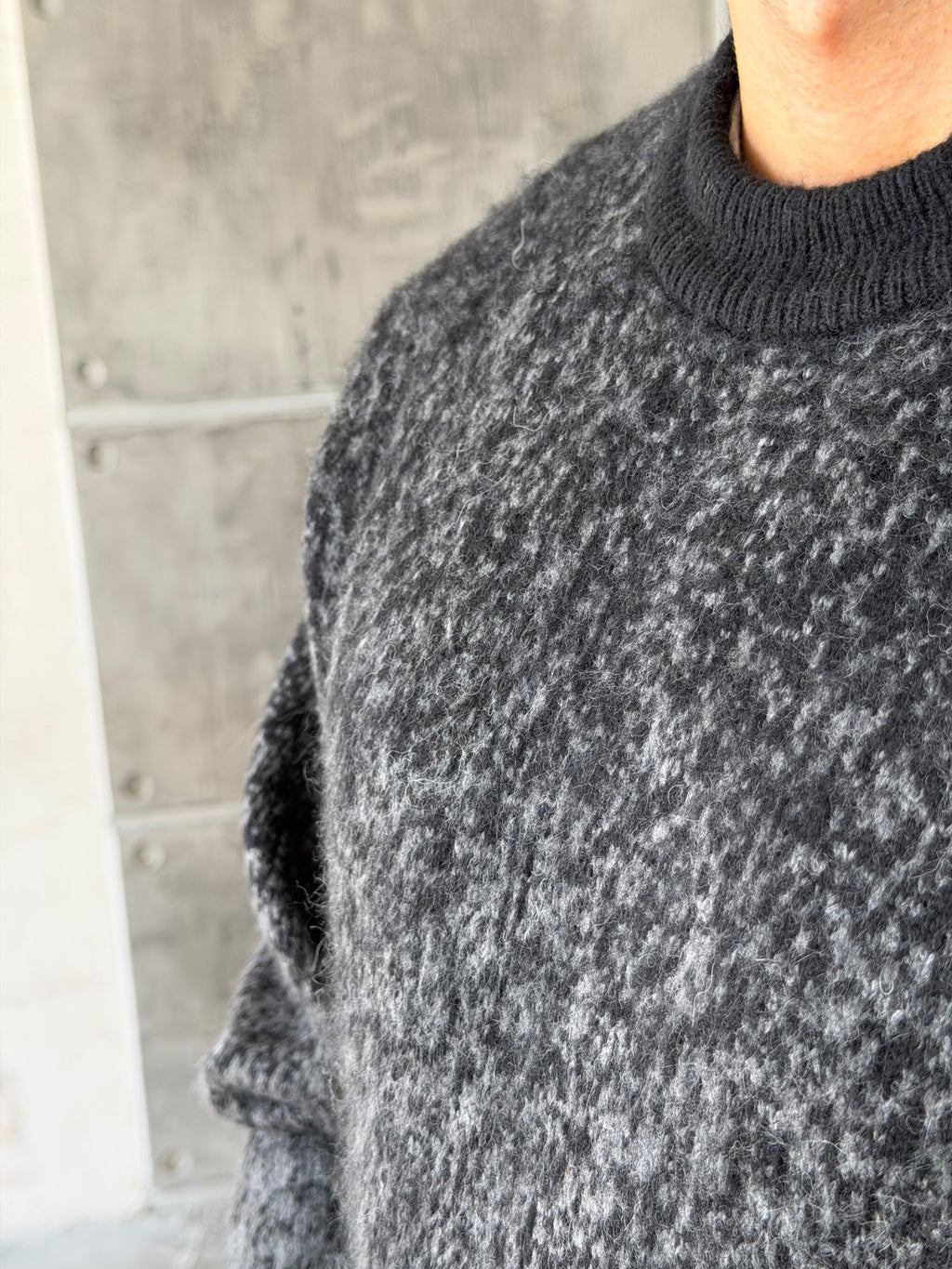 Gradient Pattern Crew Neck Knit Sweater – Black
