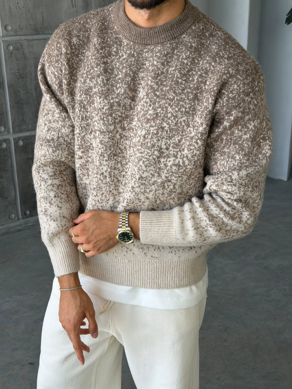 Gradient Pattern Crew Neck Knit Sweater – Brown