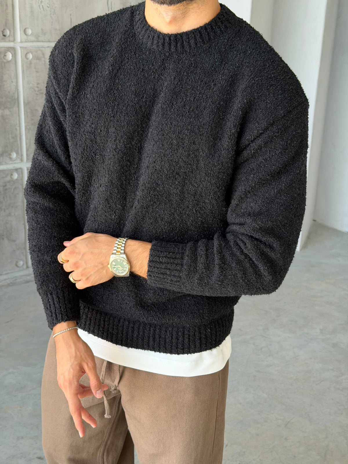 Soft Textured Bouclé Knit Sweater – Black