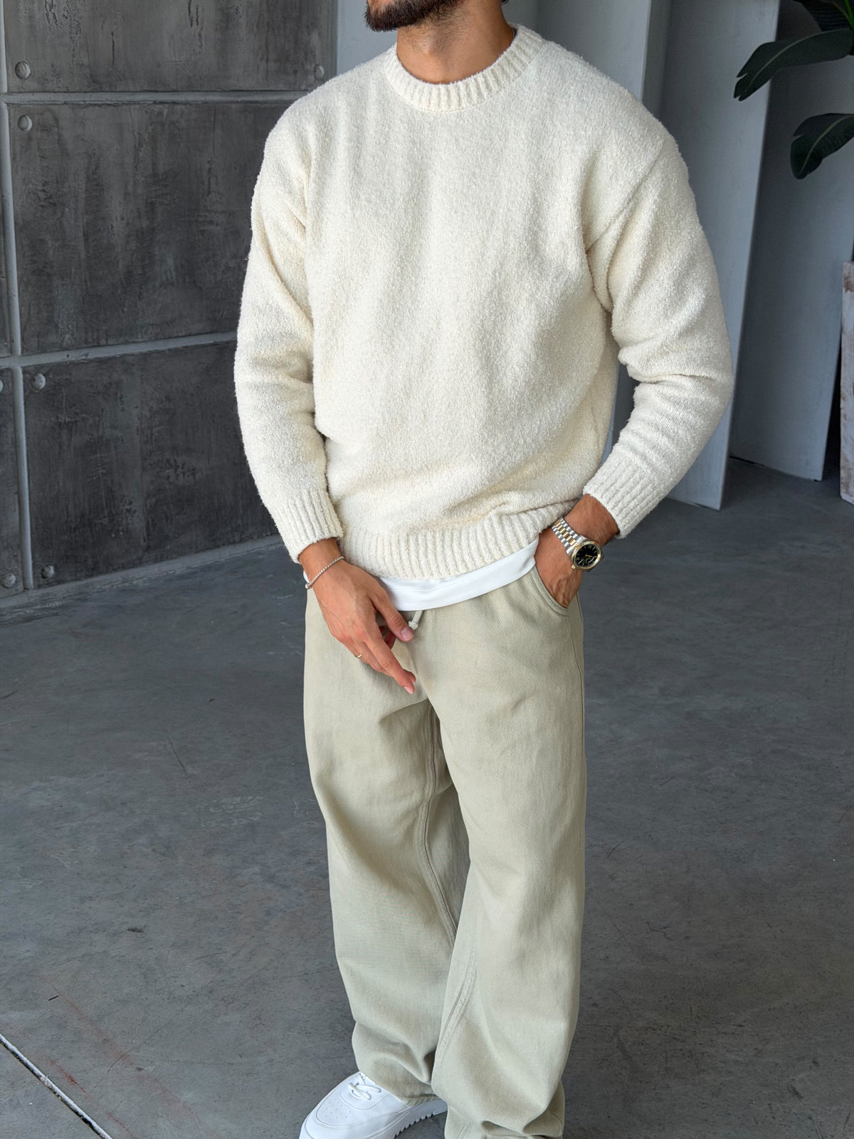 Soft Textured Bouclé Knit Sweater – Ecru