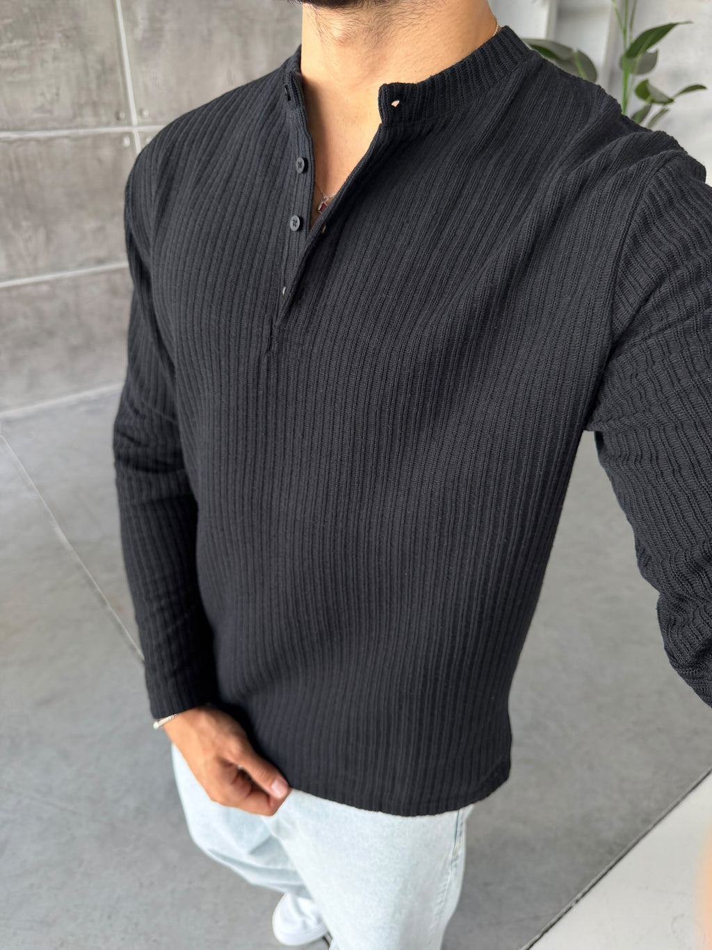 Ribbed Henley Sweatshirt – Black