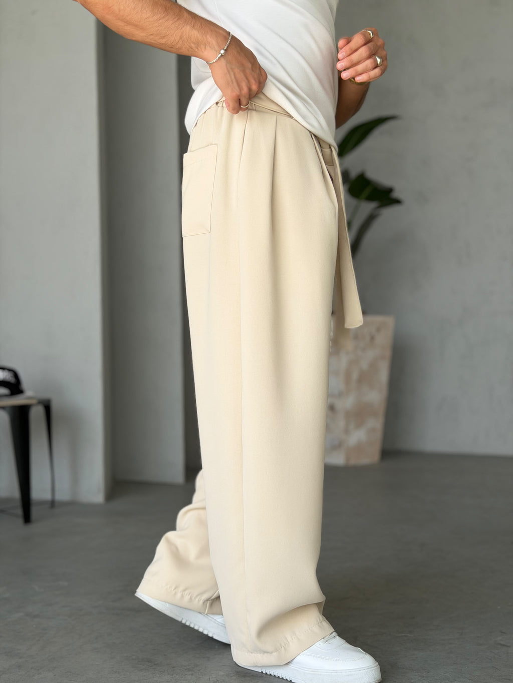Pleated Belted Baggy Trousers - Cream