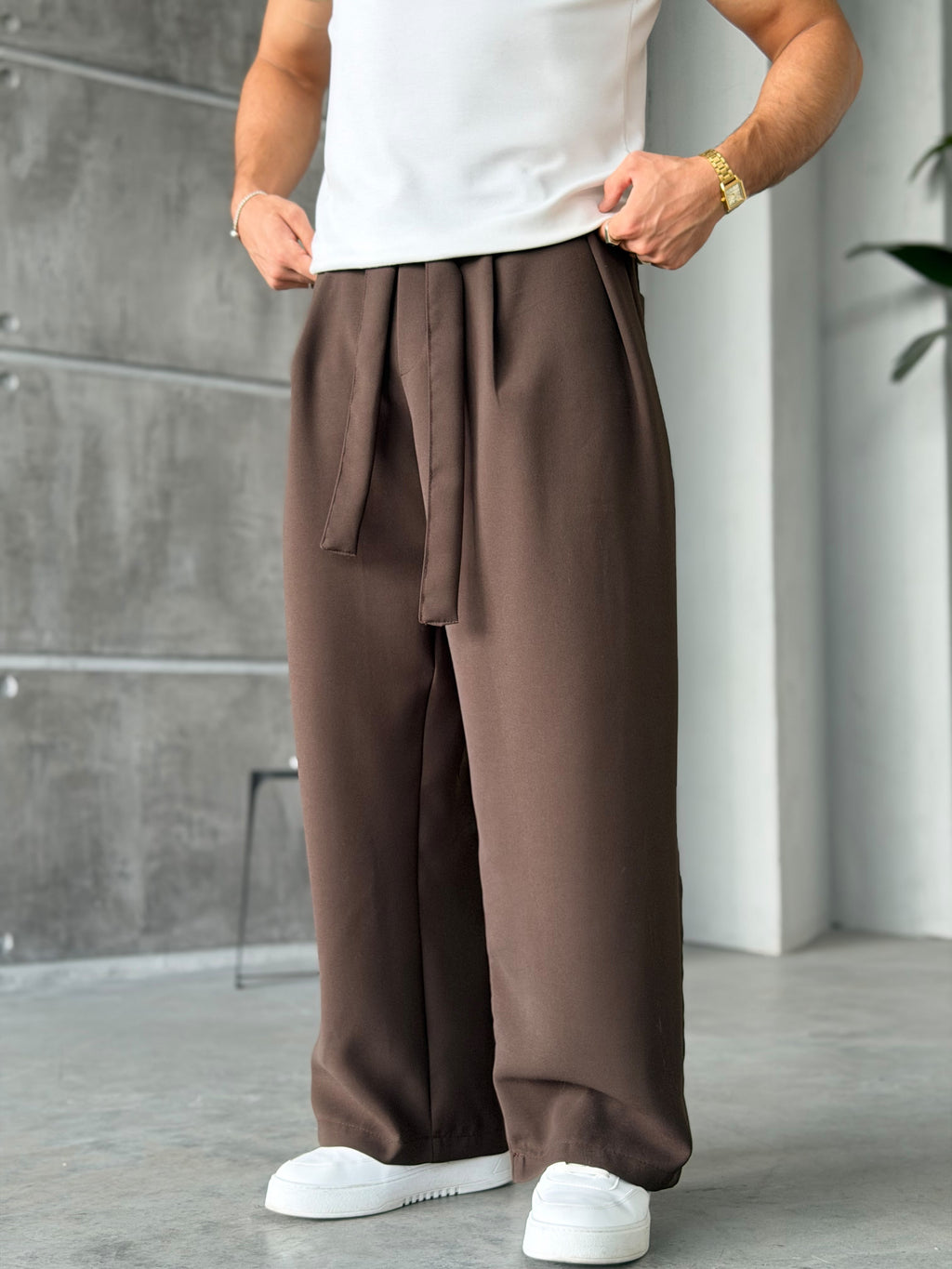 Pleated Belted Baggy Trousers - Brown