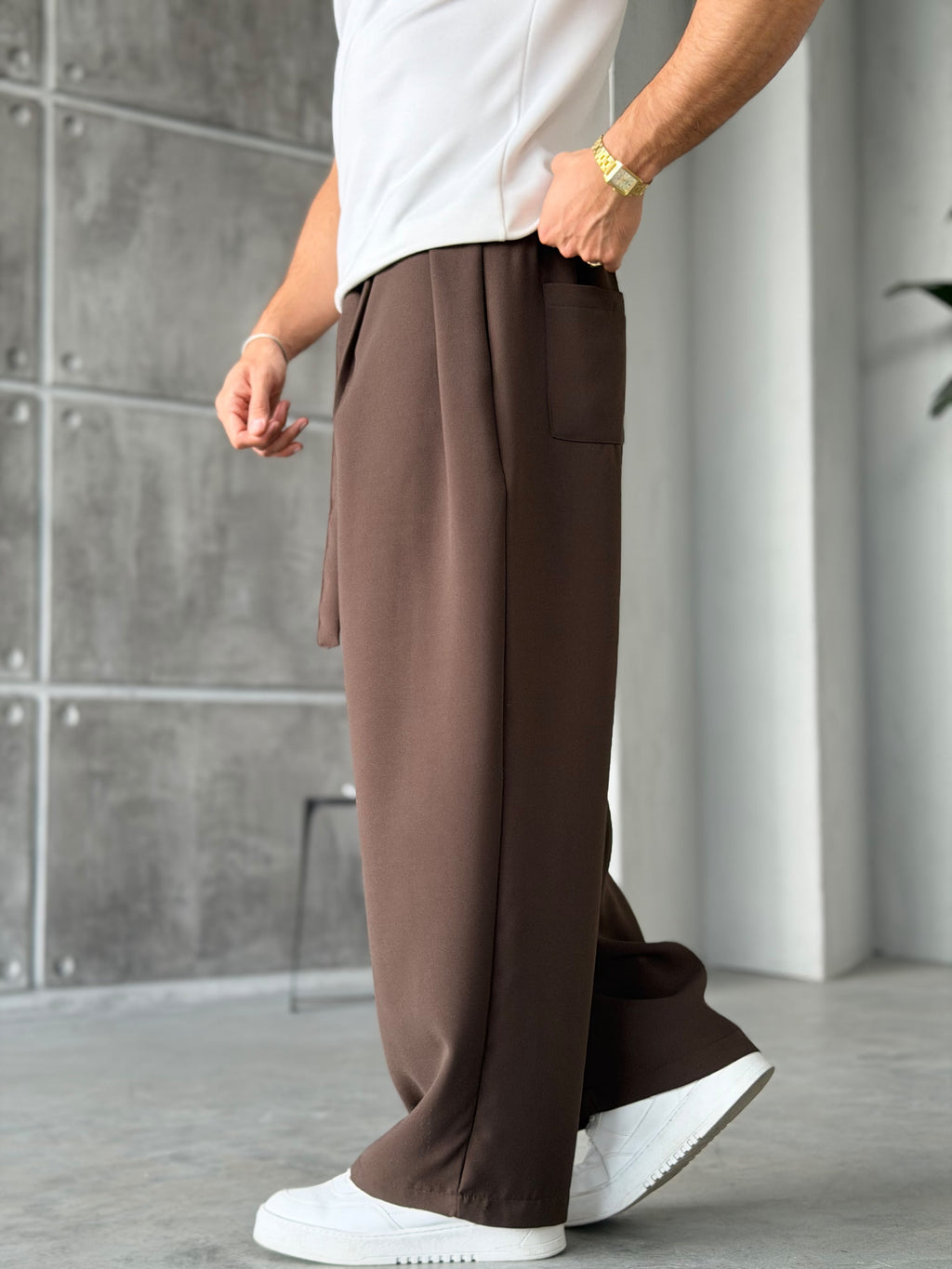 Pleated Belted Baggy Trousers - Brown
