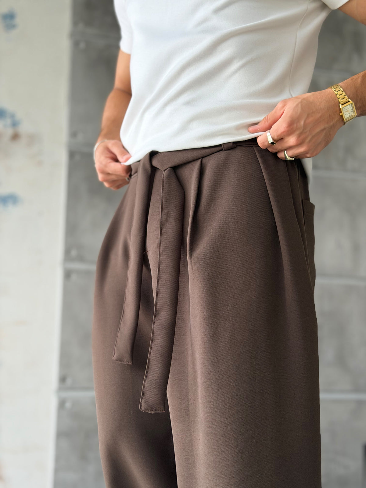 Pleated Belted Baggy Trousers - Brown