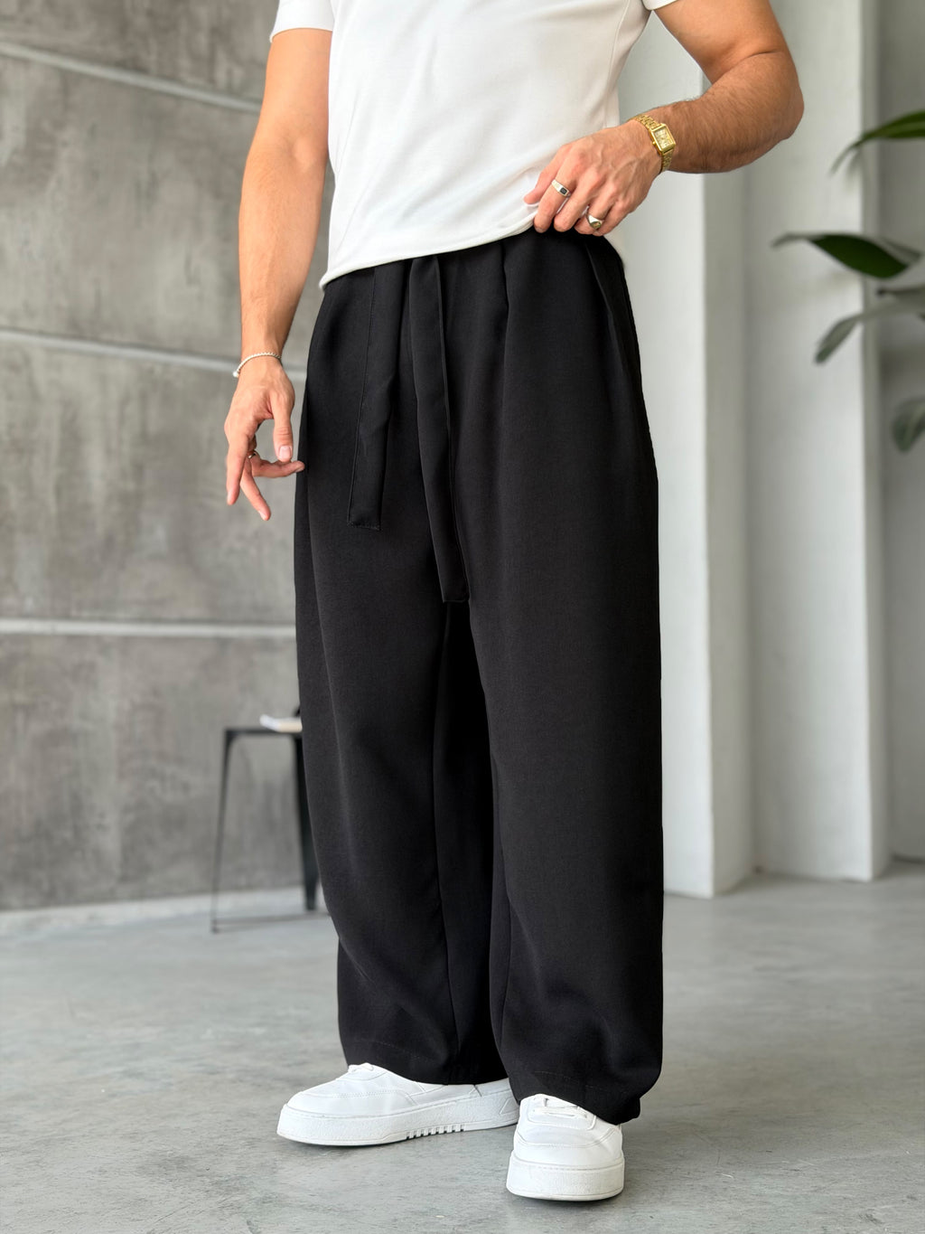 Pleated Belted Baggy Trousers - Black