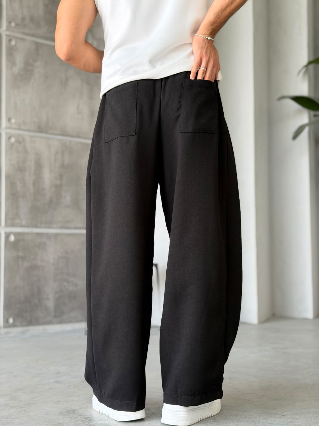 Pleated Belted Baggy Trousers - Black