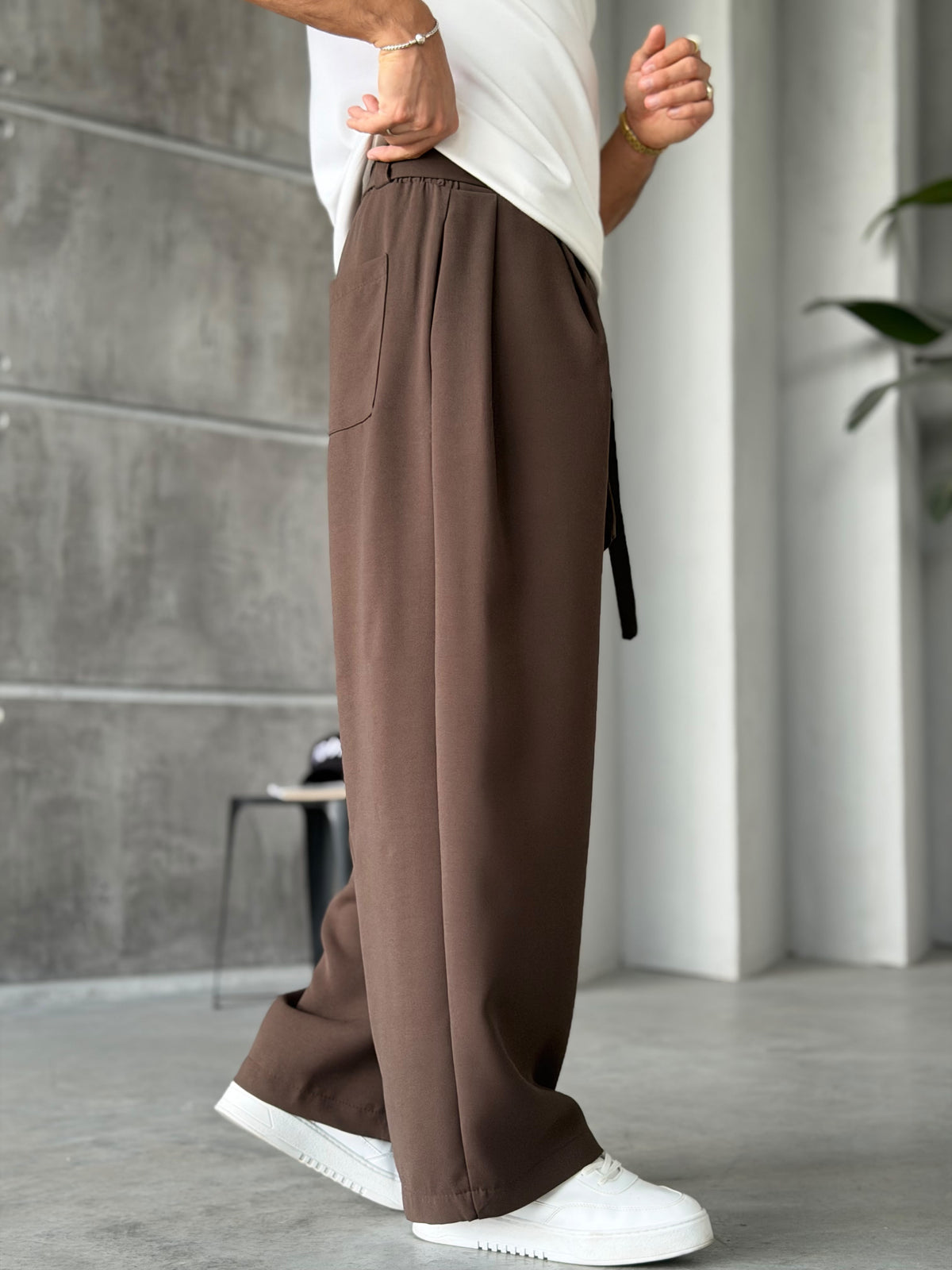 Pleated Belted Baggy Trousers - Brown