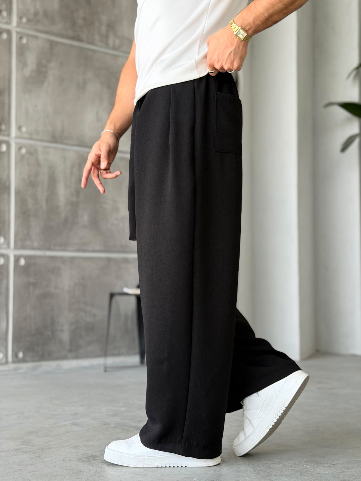 Pleated Belted Baggy Trousers - Black