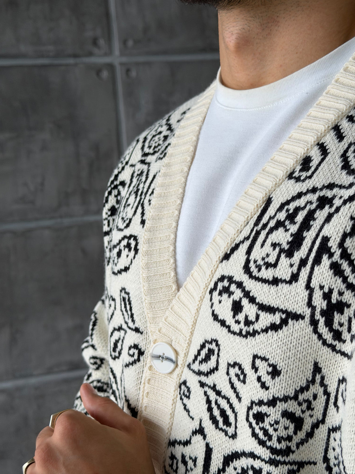 Shawl Pattern V-Neck Knit Cardigan – Ecru