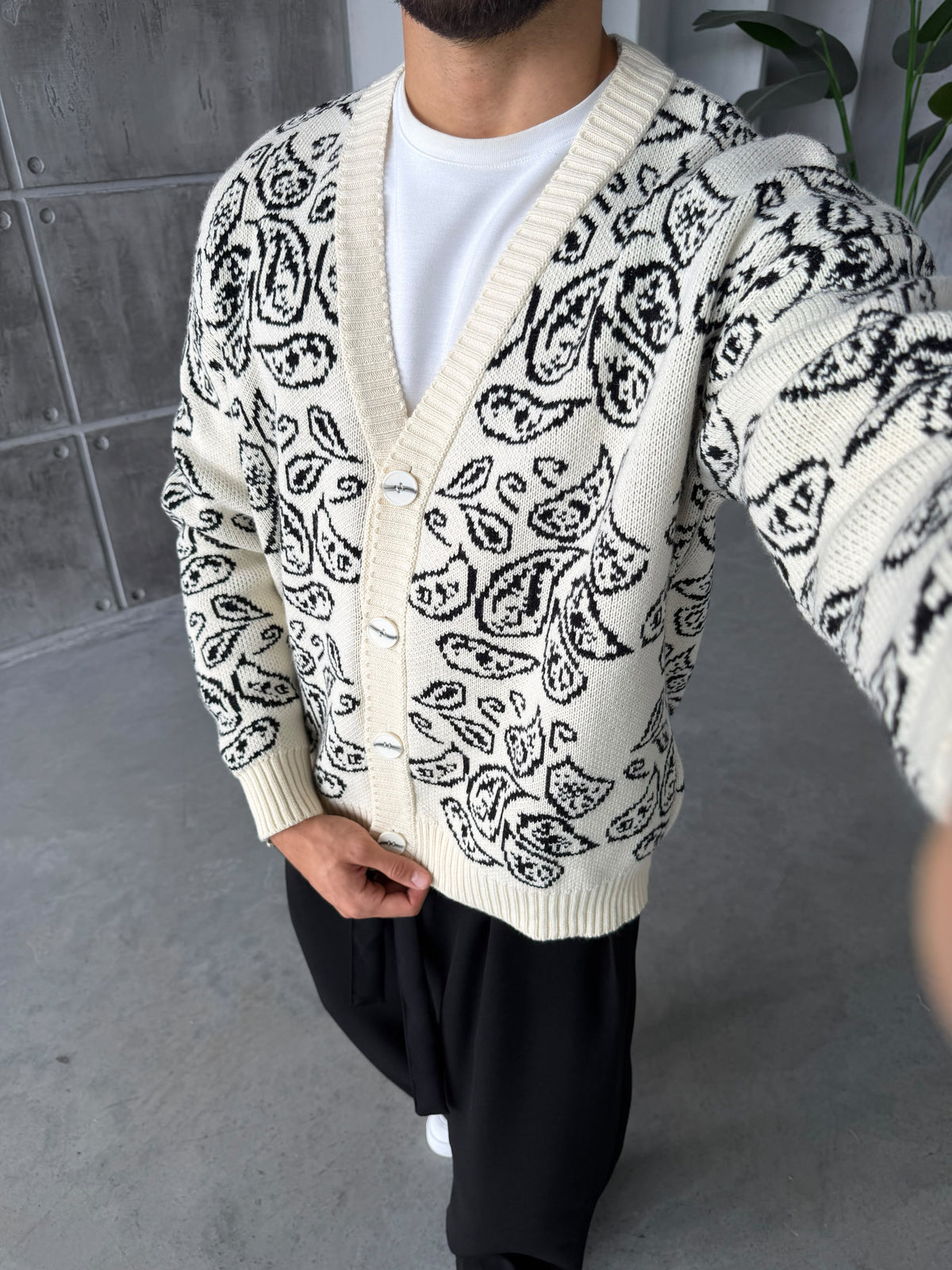 Shawl Pattern V-Neck Knit Cardigan – Ecru