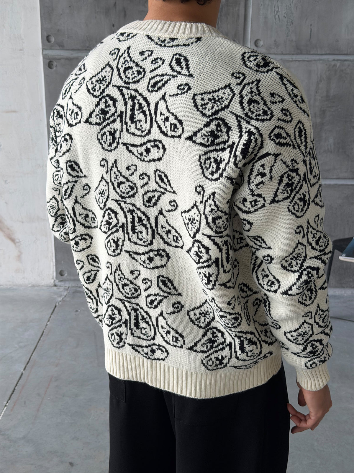 Shawl Pattern V-Neck Knit Cardigan – Ecru
