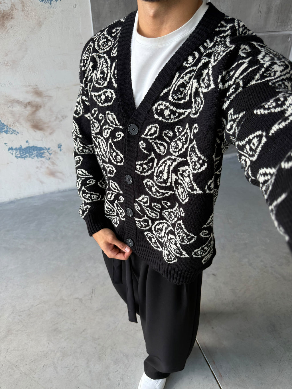 Shawl Pattern V-Neck Knit Cardigan – Black