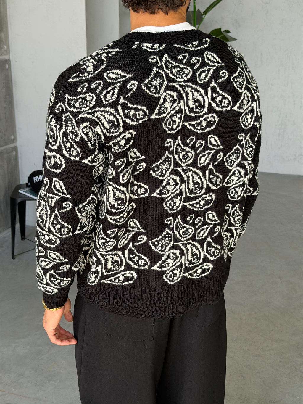 Shawl Pattern V-Neck Knit Cardigan – Black