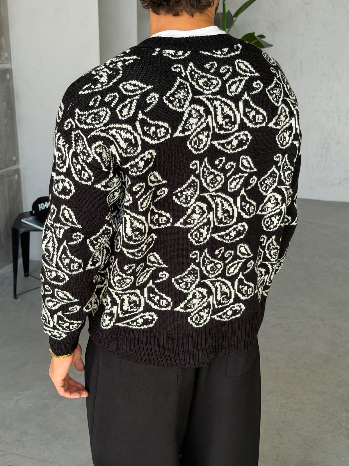 Shawl Pattern V-Neck Knit Cardigan – Black