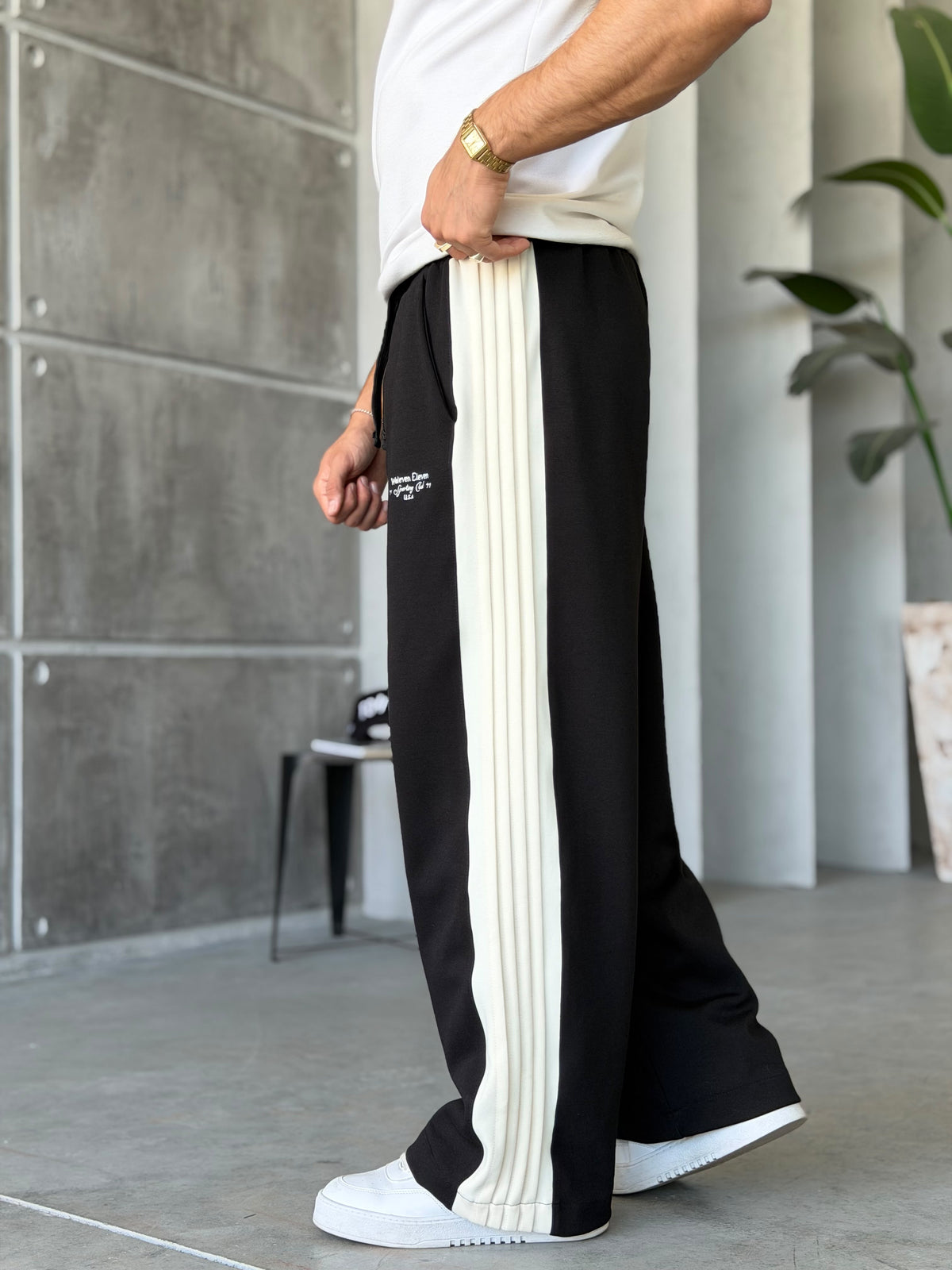 Logo Stripe Baggy Tracksuit Pants – Black