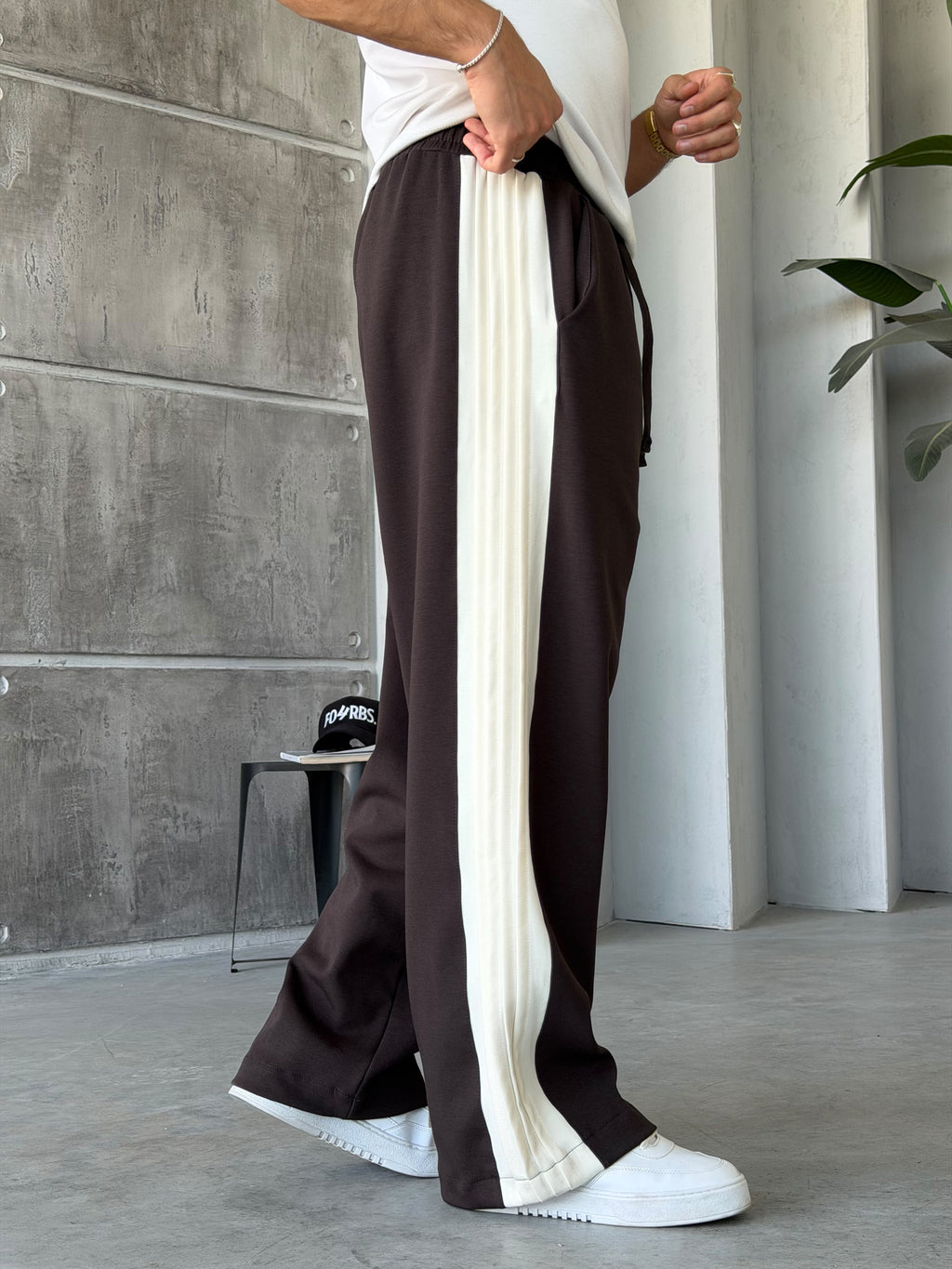 Logo Stripe Baggy Tracksuit Pants – Brown