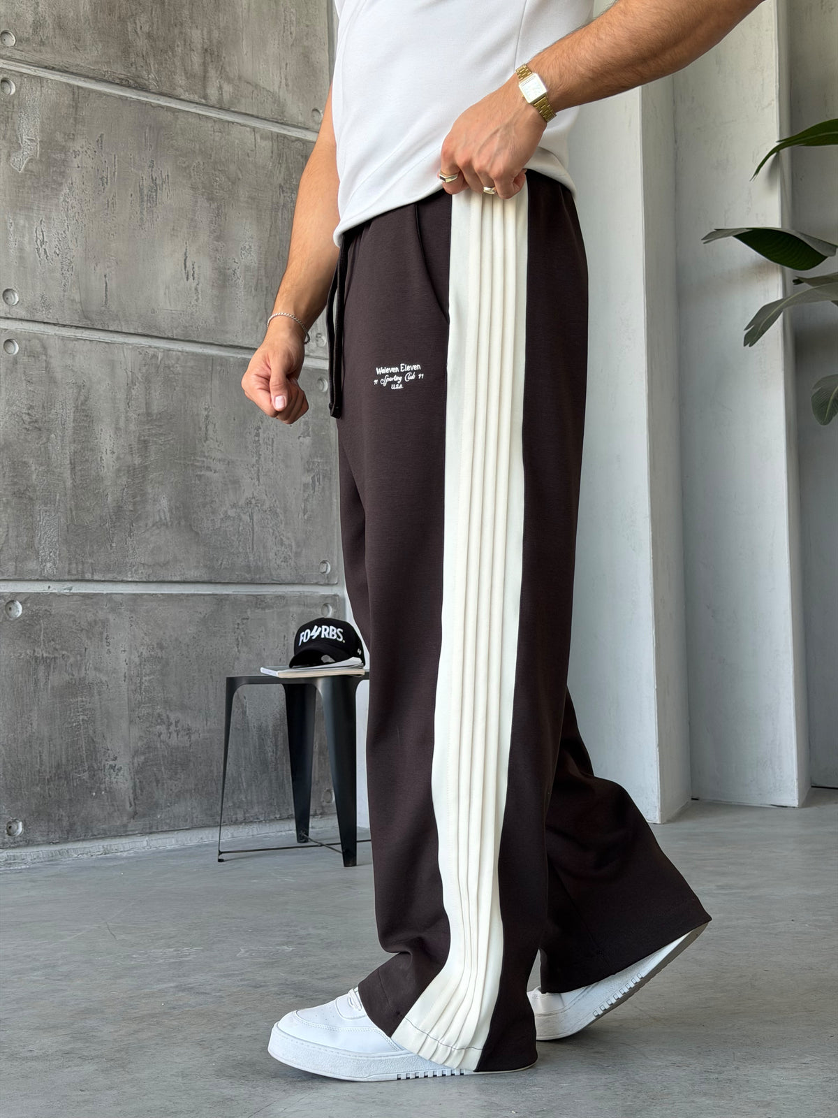Logo Stripe Baggy Tracksuit Pants – Brown