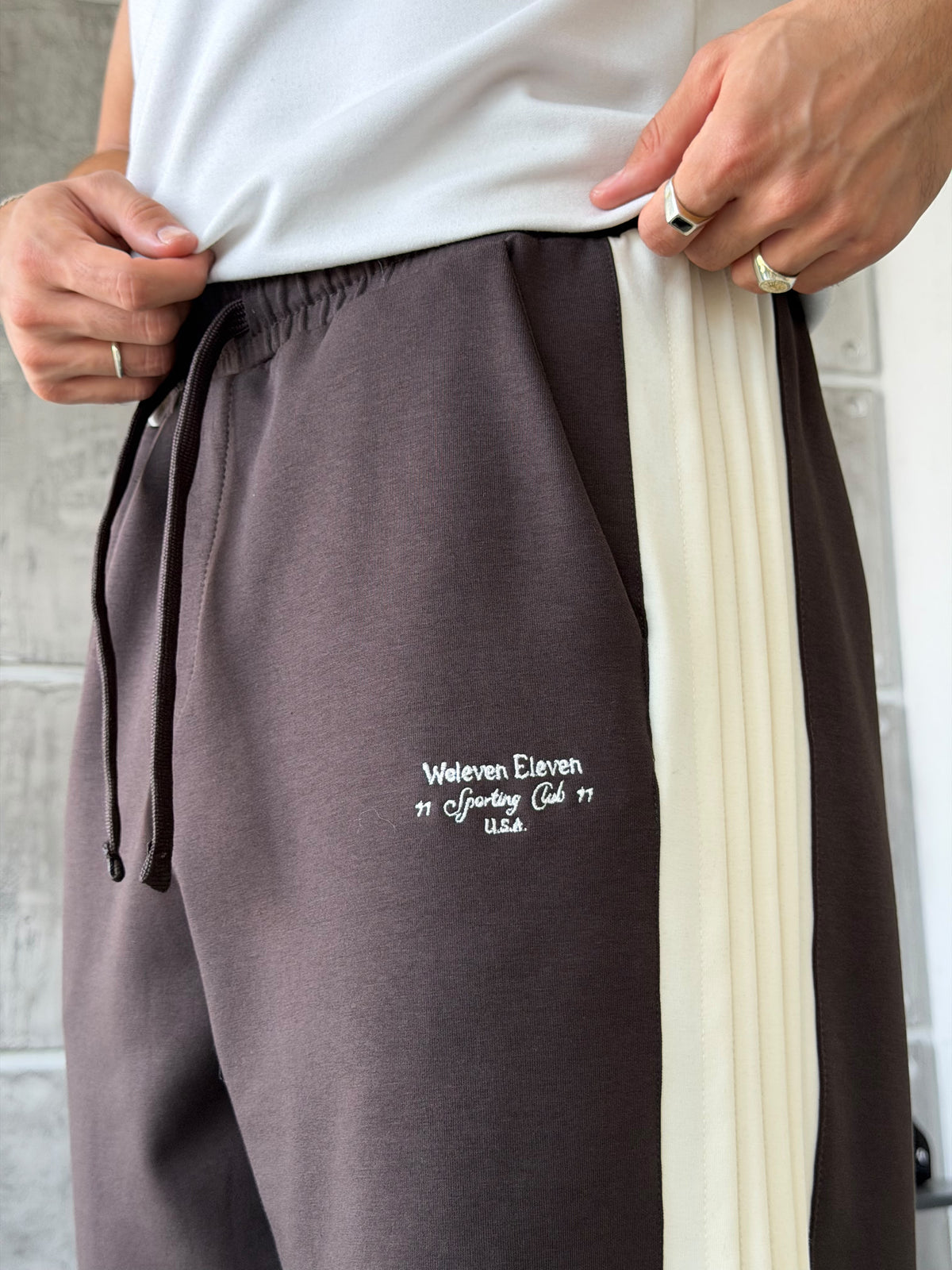 Logo Stripe Baggy Tracksuit Pants – Brown