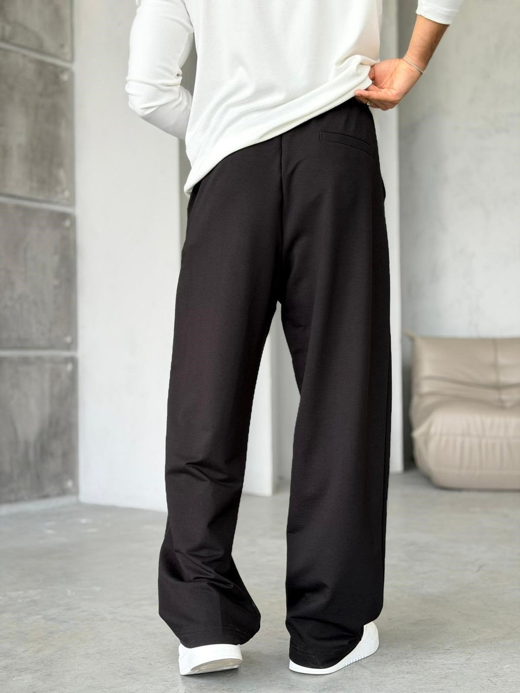 Stitch Detail Baggy Sweatpants – Black