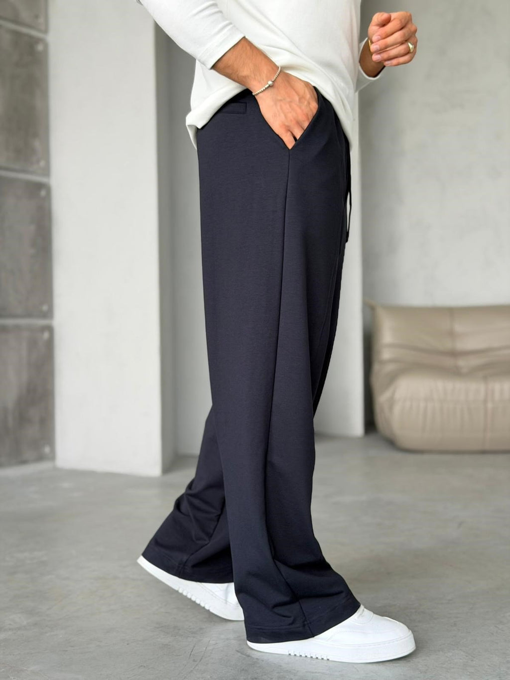 Stitch Detail Baggy Sweatpants – Navy
