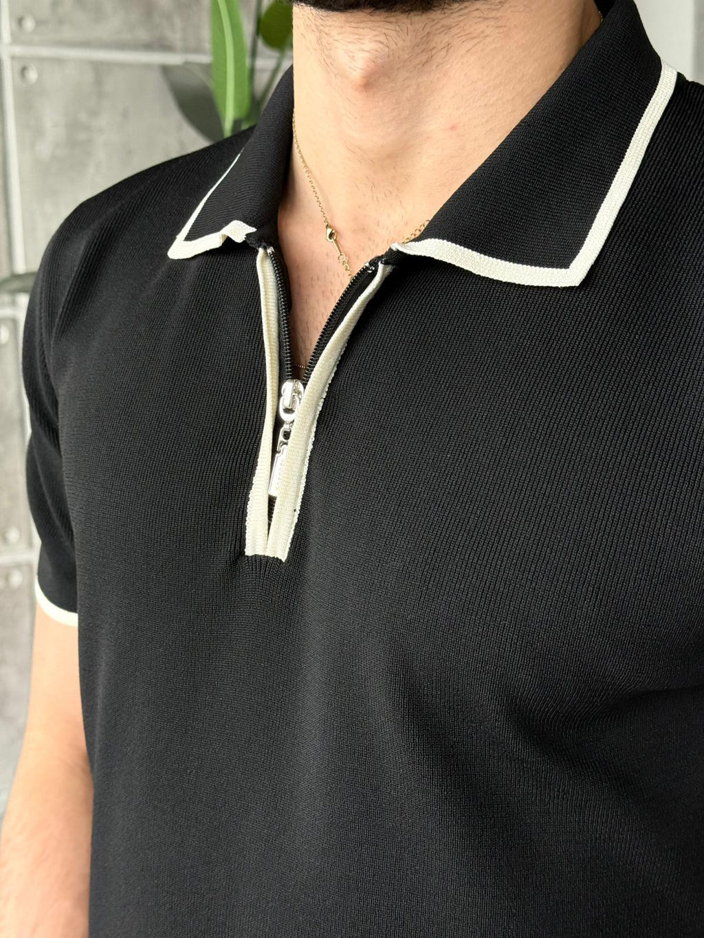 T-Shirt Elegant - Black | TST.05