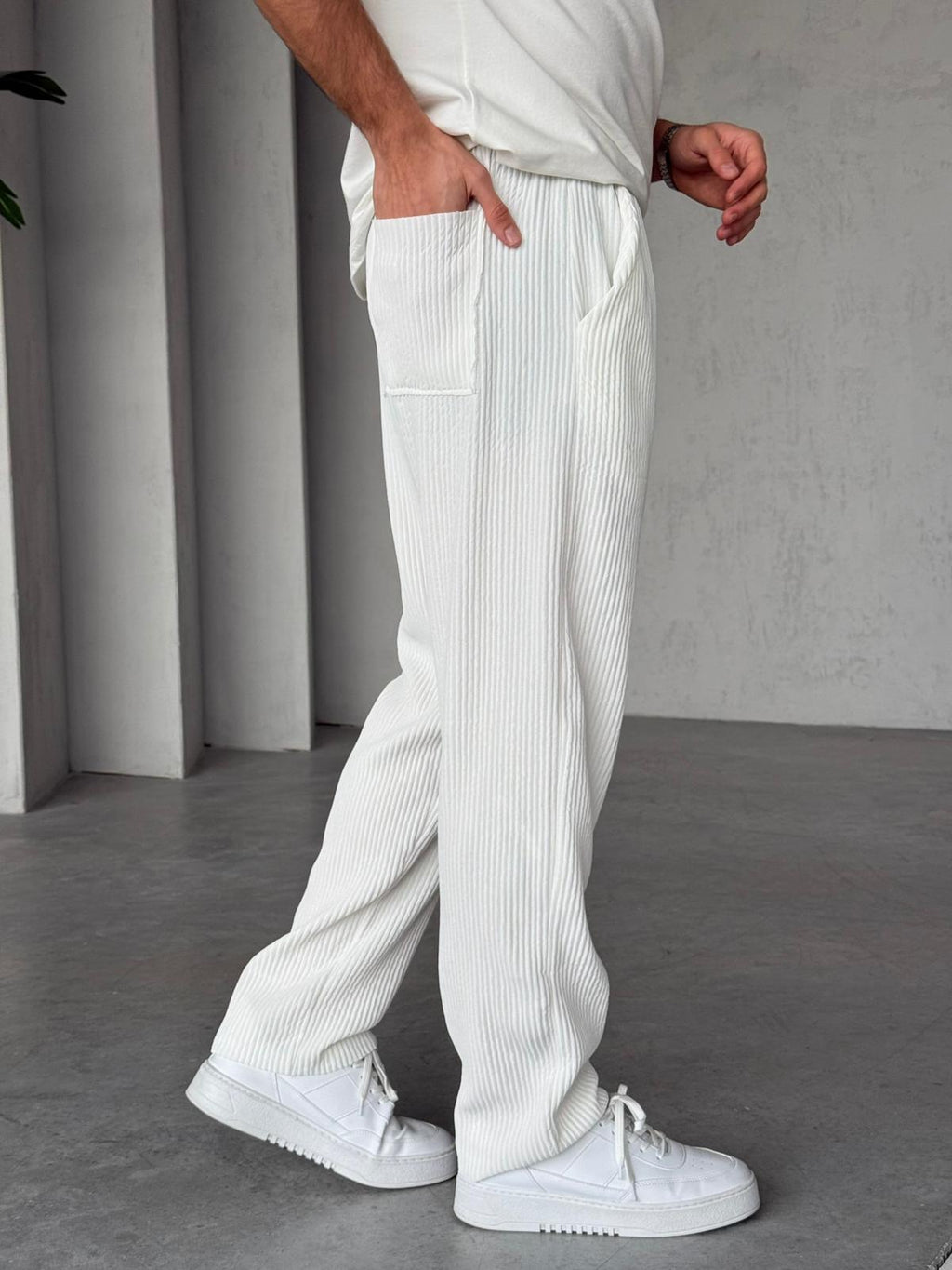 Ribbed Jogger Pants M – White | PNT.07