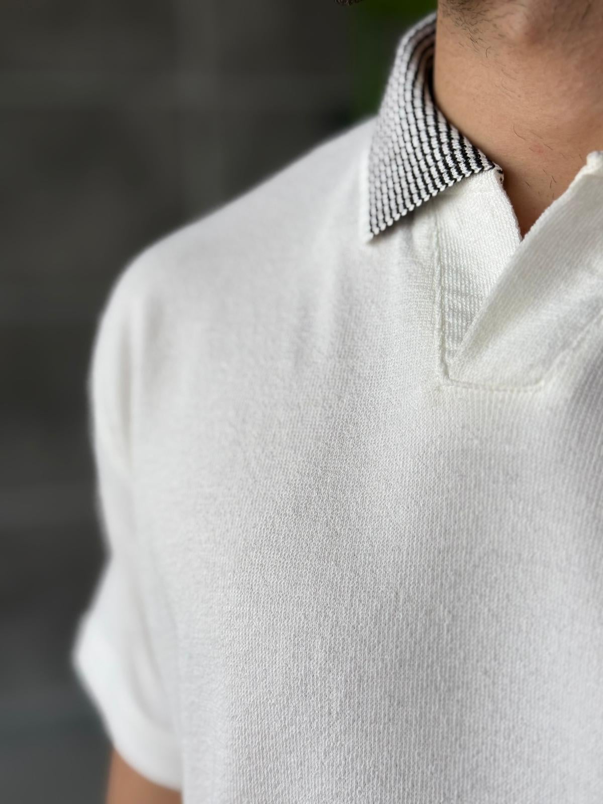 Detail Collar Polo Knit – White | TST.011