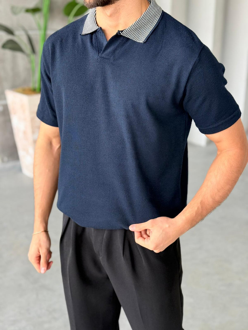 Detail Collar Polo Knit – Navy | TST.011