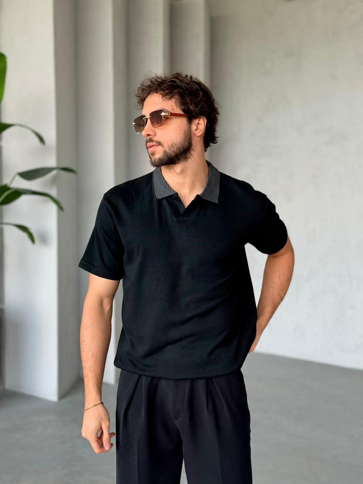Detail Collar Polo Knit – Black | TST.011